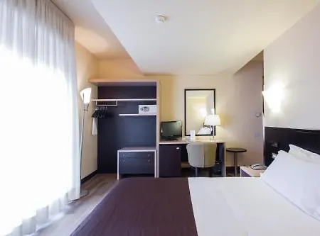 Hotel apartamentowy Carlton