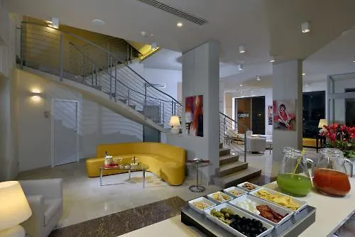 Hotel apartamentowy Carlton 4*